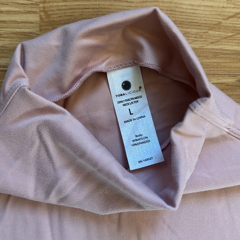 Yogalicious Zenley Evelyn Mockneck Top ✨ Size L - Picture 3 of 7